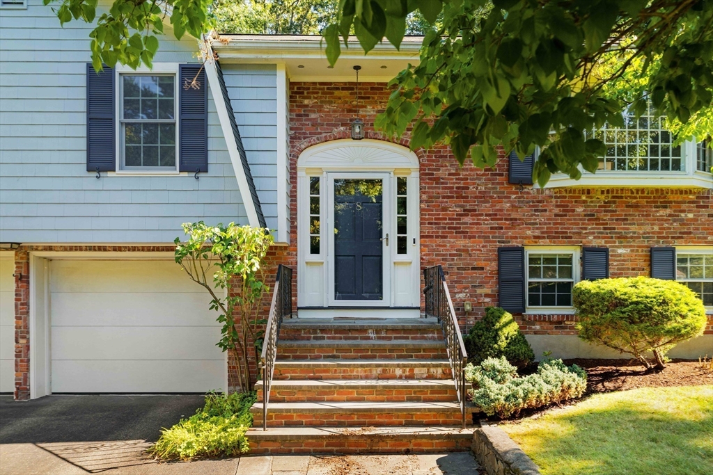 8 Ivanhoe Drive Lynnfield, MA 01940 - Photo 4 of 36