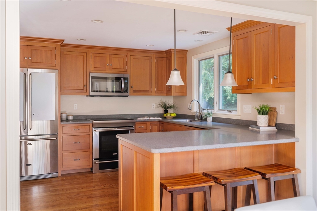 8 Ivanhoe Drive Lynnfield, MA 01940 - Photo 10 of 36