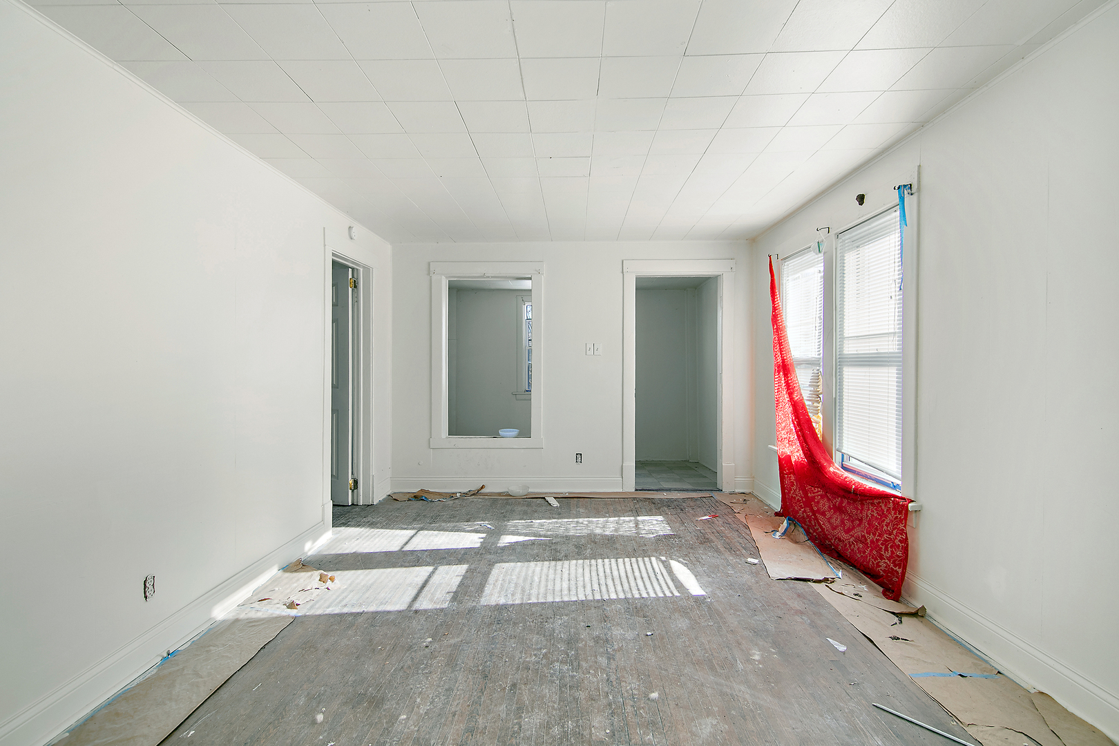 201 North Cottage Avenue Kankakee, IL 60901 - Photo 13 of 13 a view of an empty room with window