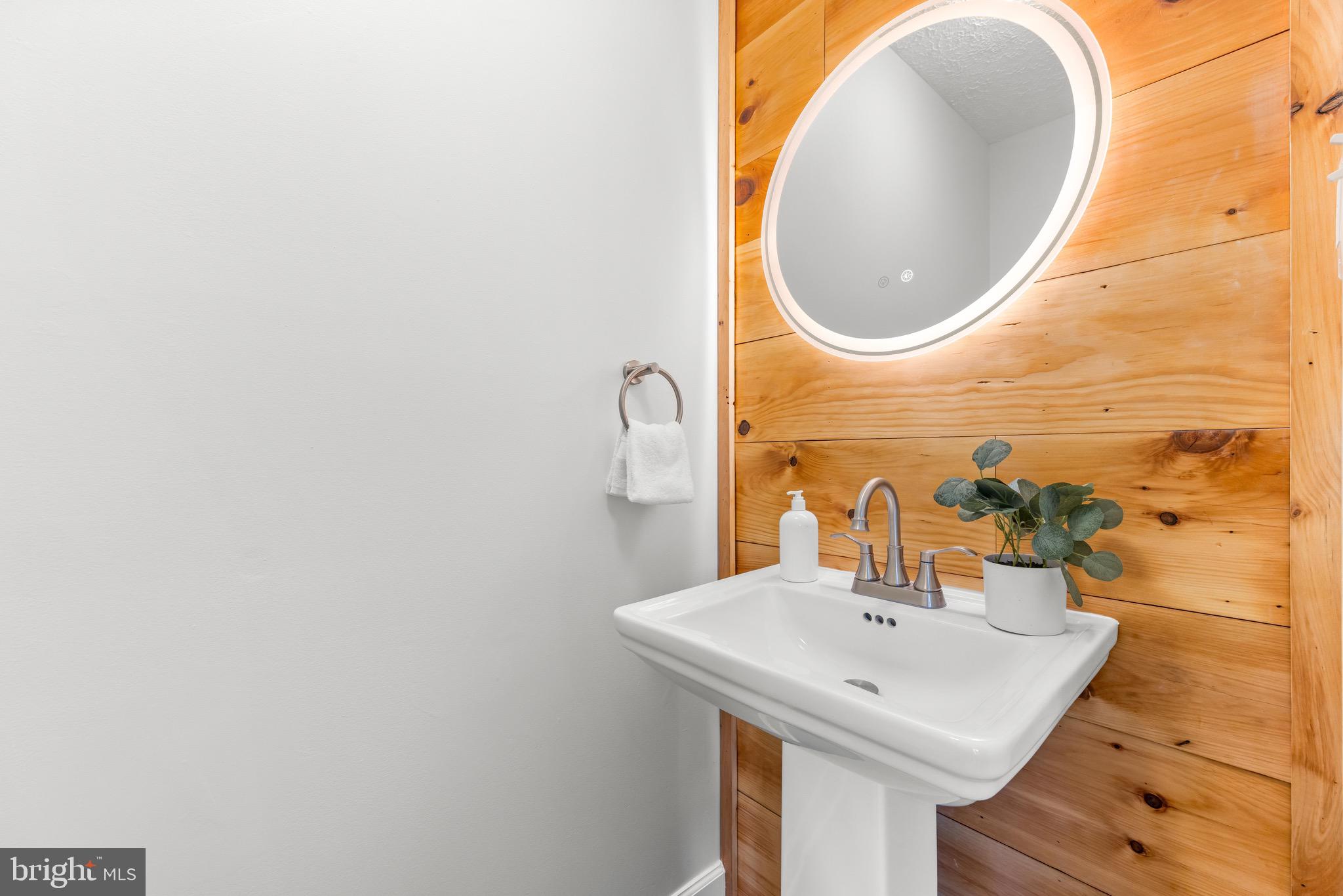 150 Farm Road Aberdeen, MD 21001 - Photo 12 of 29 Main level half bath