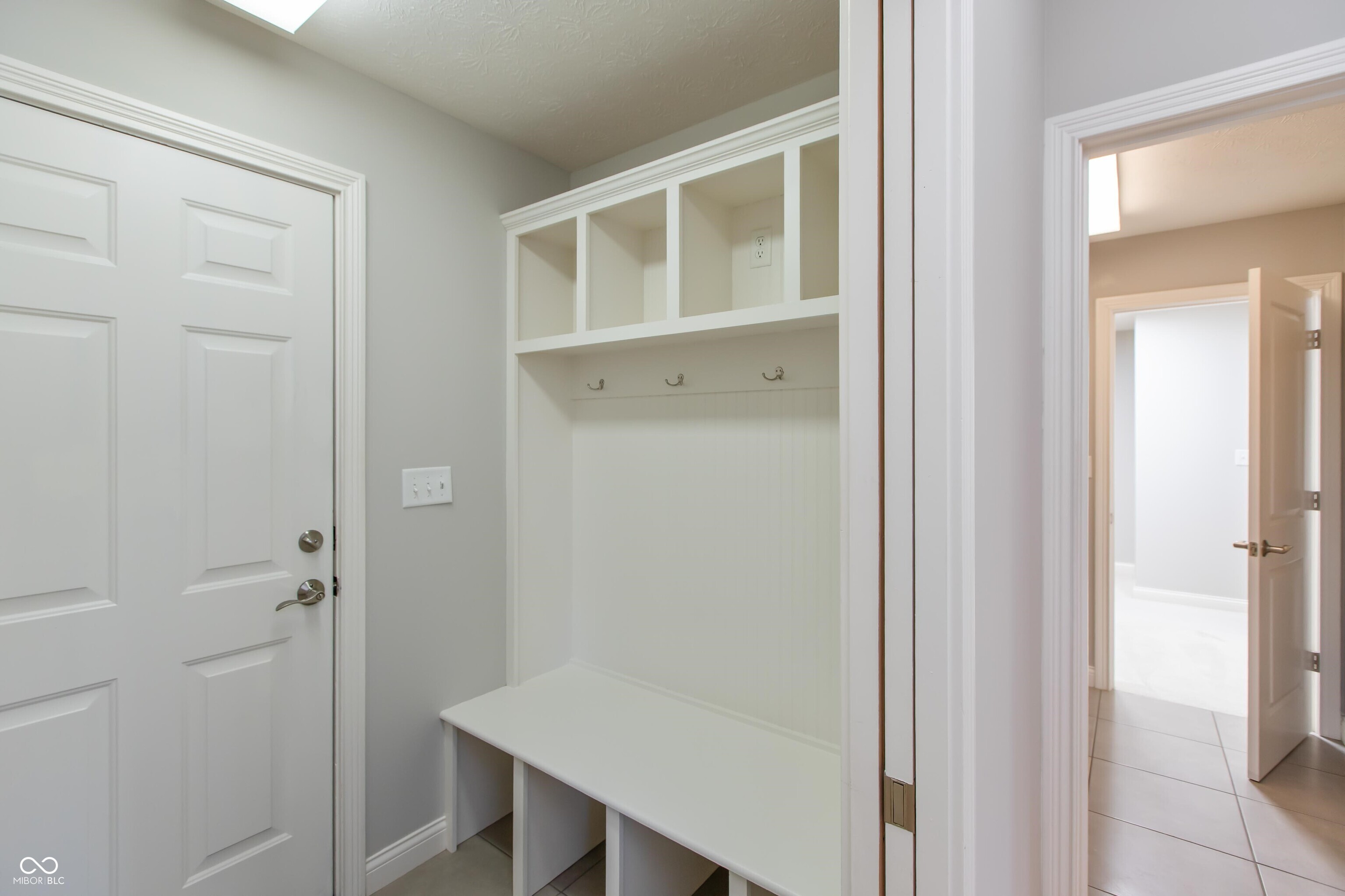 5086 Stonehaven Lane Columbus, IN 47201 - Photo 19 of 47