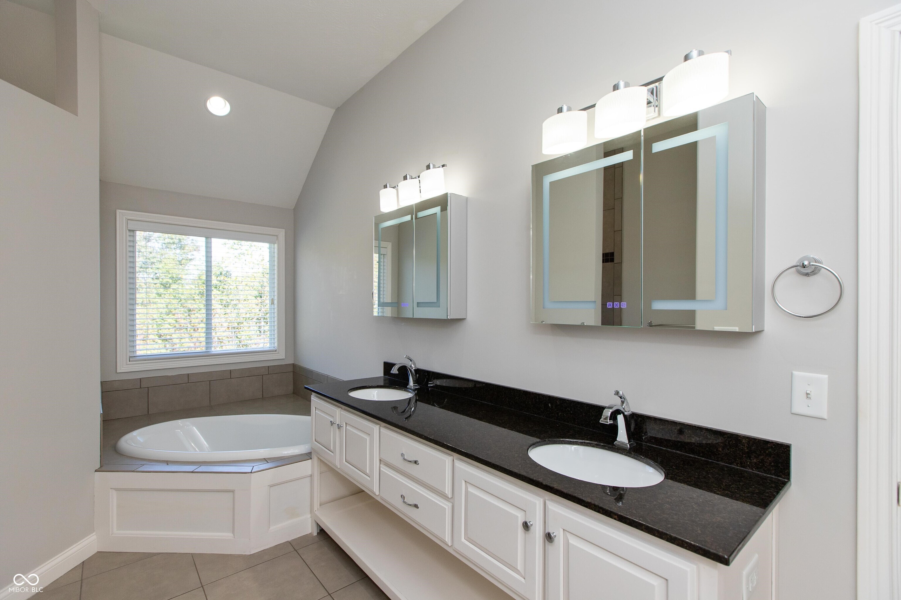 5086 Stonehaven Lane Columbus, IN 47201 - Photo 22 of 47