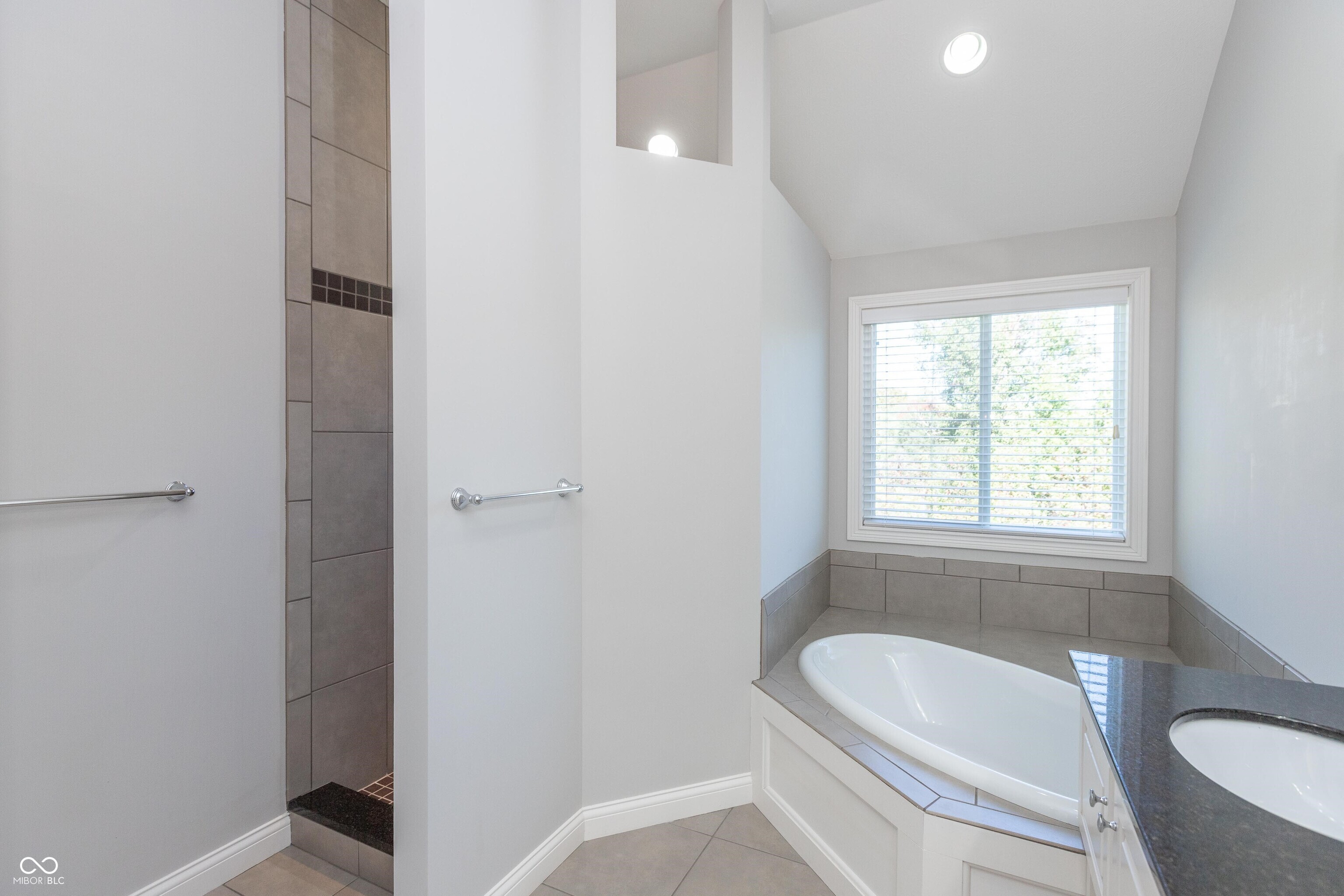 5086 Stonehaven Lane Columbus, IN 47201 - Photo 23 of 47