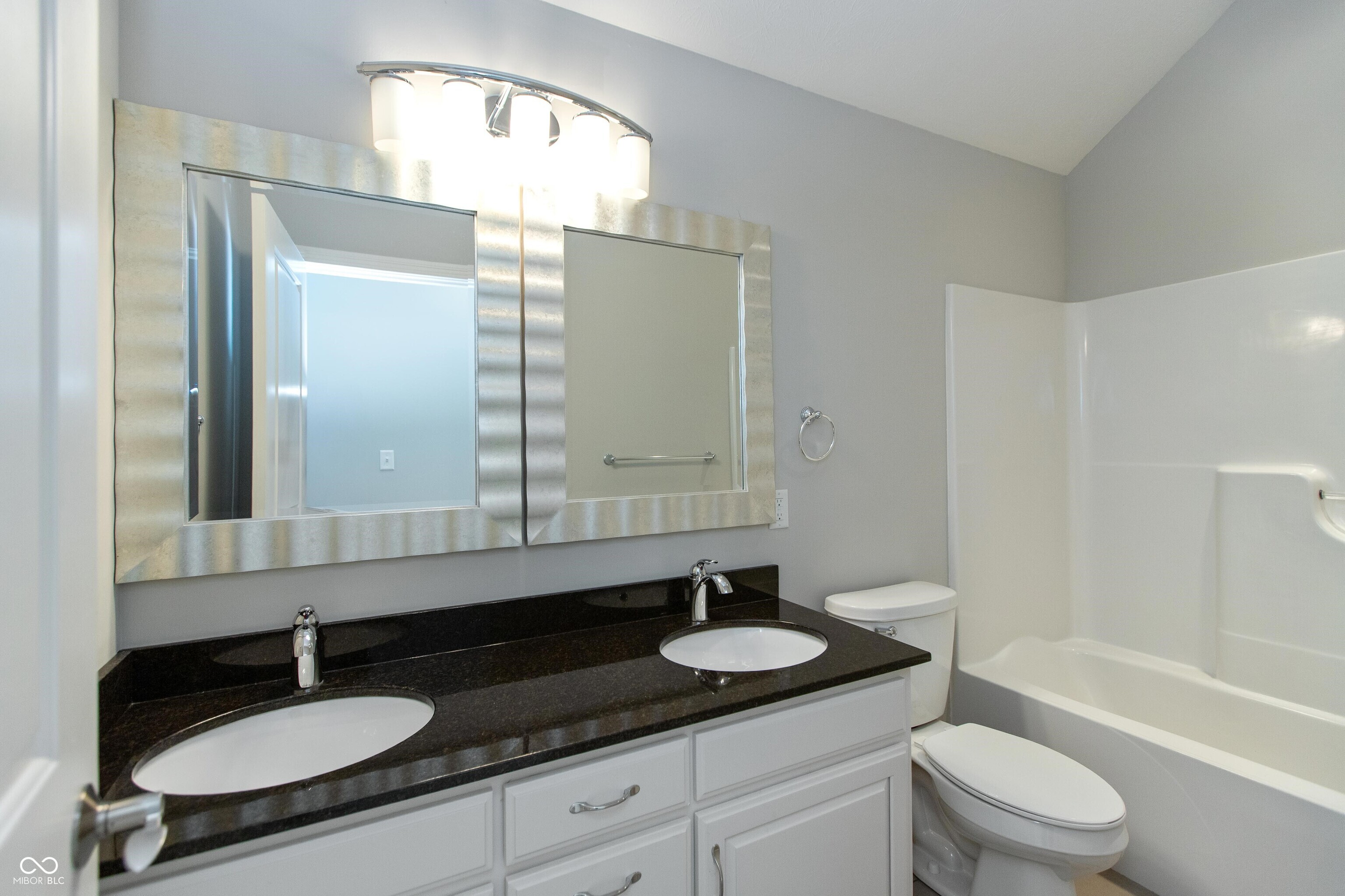 5086 Stonehaven Lane Columbus, IN 47201 - Photo 29 of 47