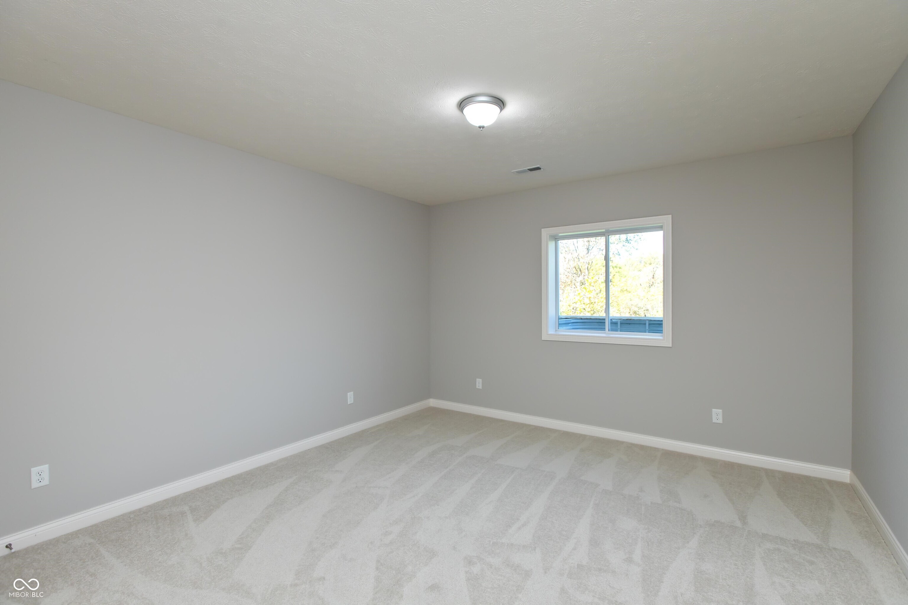 5086 Stonehaven Lane Columbus, IN 47201 - Photo 34 of 47