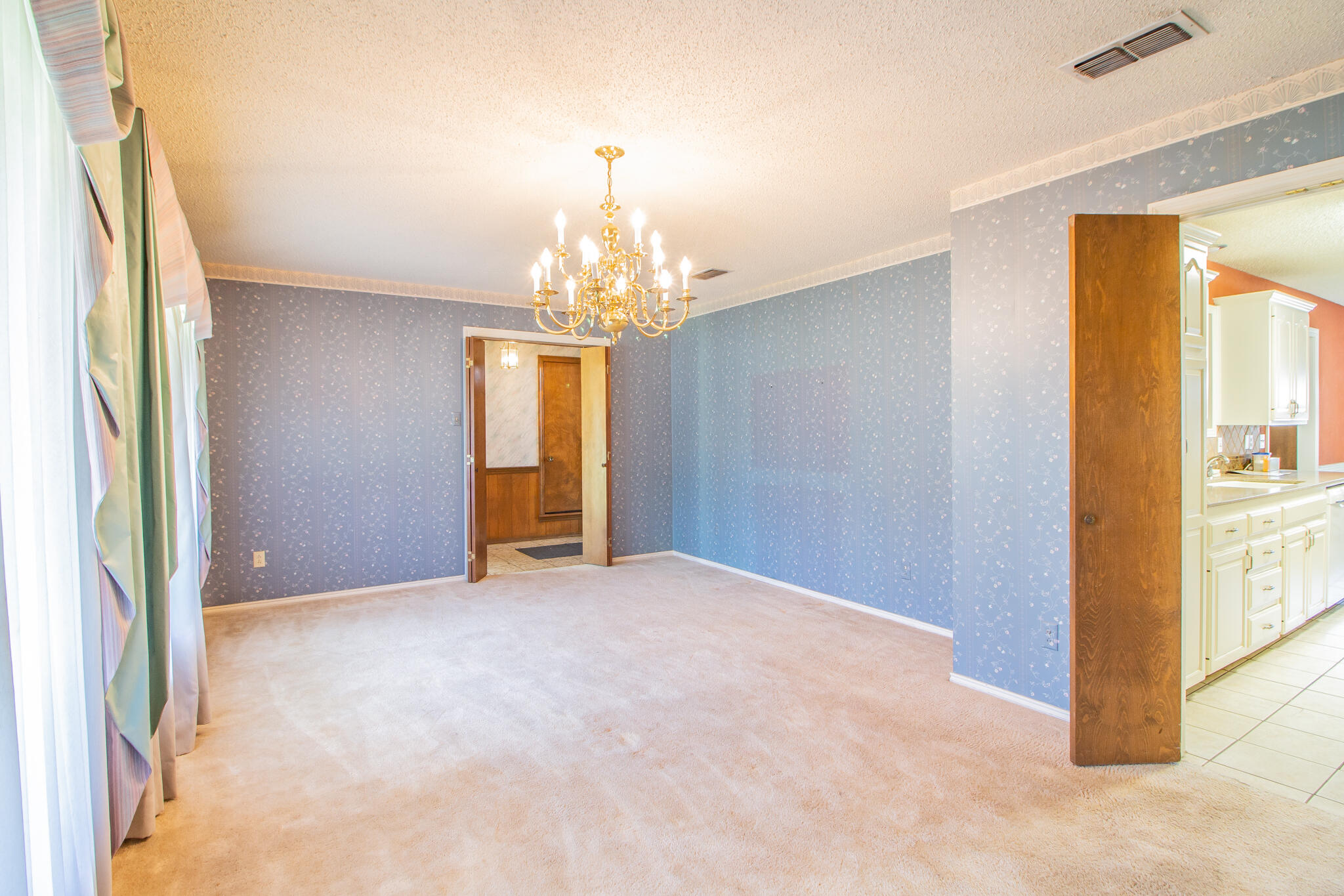 3813 57th Street Lubbock, TX 79413 - Photo 7 of 34 IMG_9369
