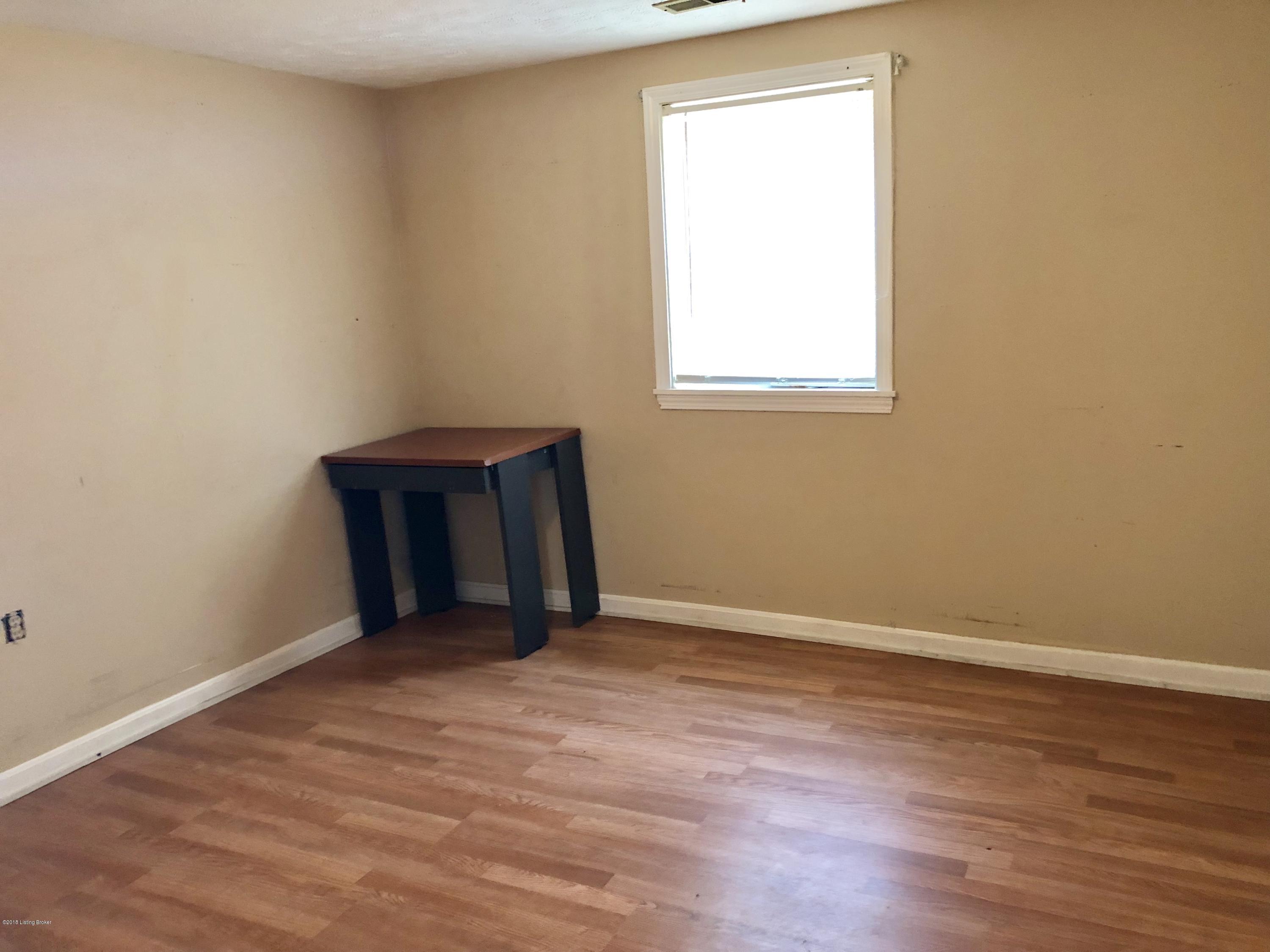 4510 Dover Road Louisville, KY 40216 - Photo 12 of 15 E0F4E4AD-25F8-49AA-9F55-58253D665F58