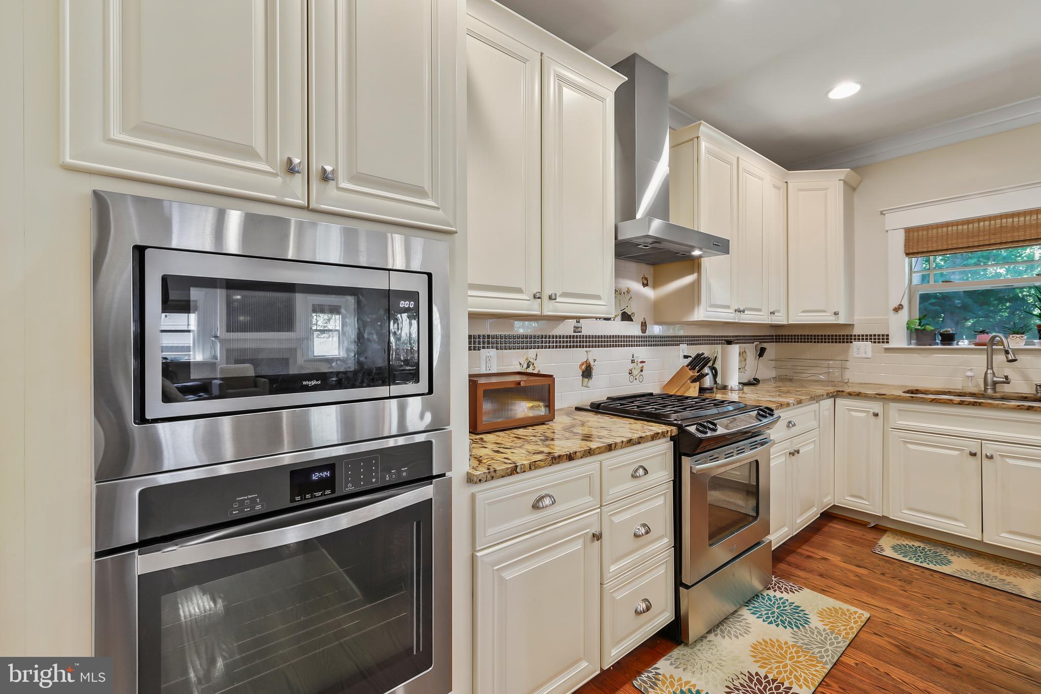 1409 Cottage Street Southwest Vienna, VA 22180 - Photo 9 of 45