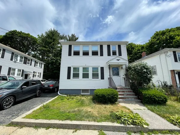 $2,300 | 36 Barstow Street, Unit 2, Salem, MA 01970