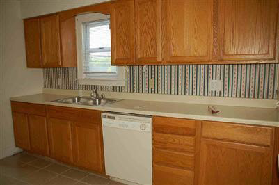 2158 South Dye Road Flint, MI 48532 - Photo 9 of 13 20139937-8.JPG