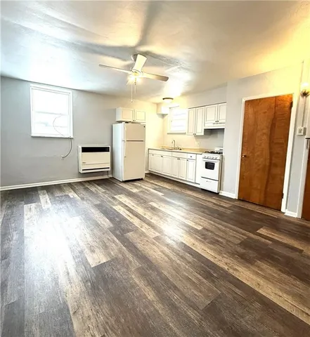 $900 | 2811 Brownsville Road, Unit 3, Brentwood, PA 15227