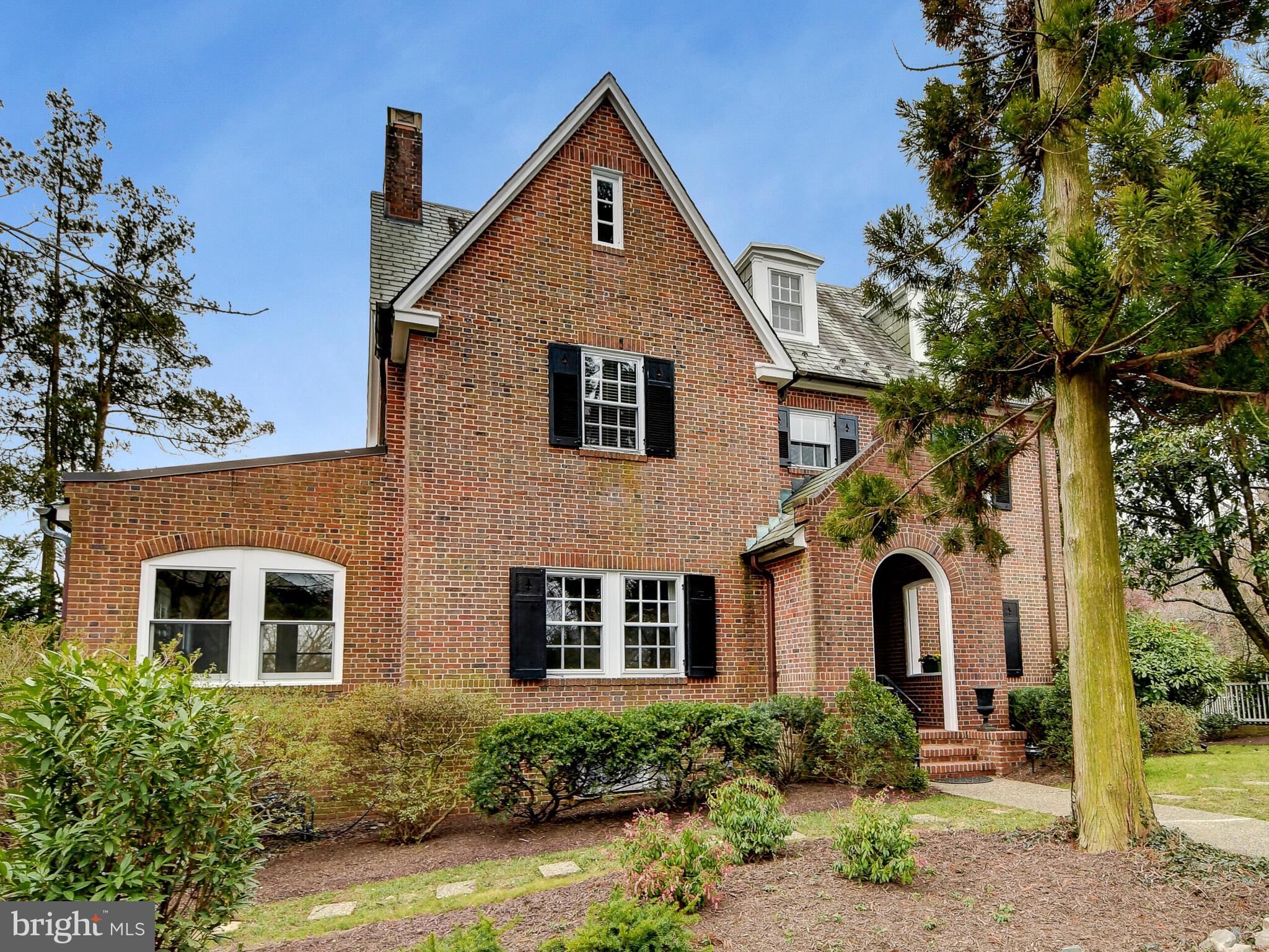 100 Ridgewood Road Baltimore, MD 21210 - Photo 2 of 52