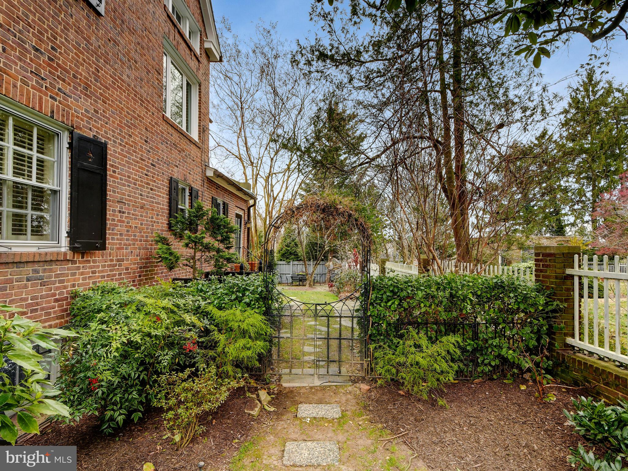 100 Ridgewood Road Baltimore, MD 21210 - Photo 48 of 52