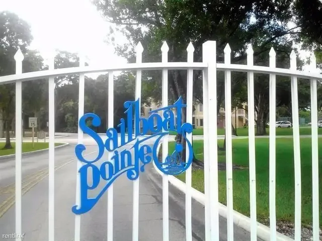 $249,000 | 2667 Northwest 33rd Street, Unit 2412, Oakland Park, FL 33309