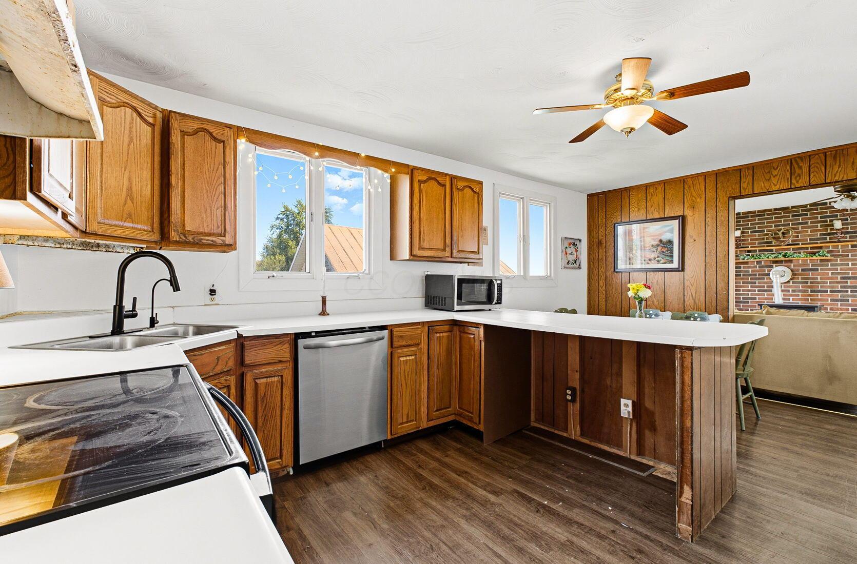 4868 Lewis Road Bloomingburg, OH 43106 - Photo 10 of 50 KITCHEN