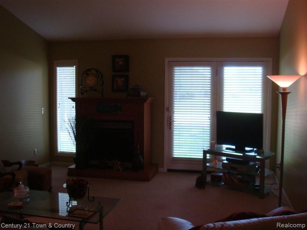 2172 London Bridge Drive, Unit 51 Rochester, MI 48307 - Photo 6 of 18 DSC02130.JPG