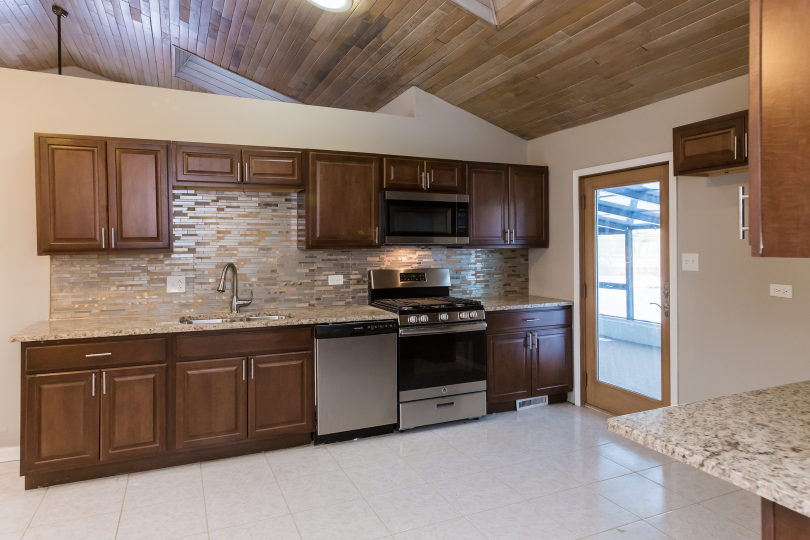 21400 Lisa Lane Steger, IL 60475 - Photo 9 of 31