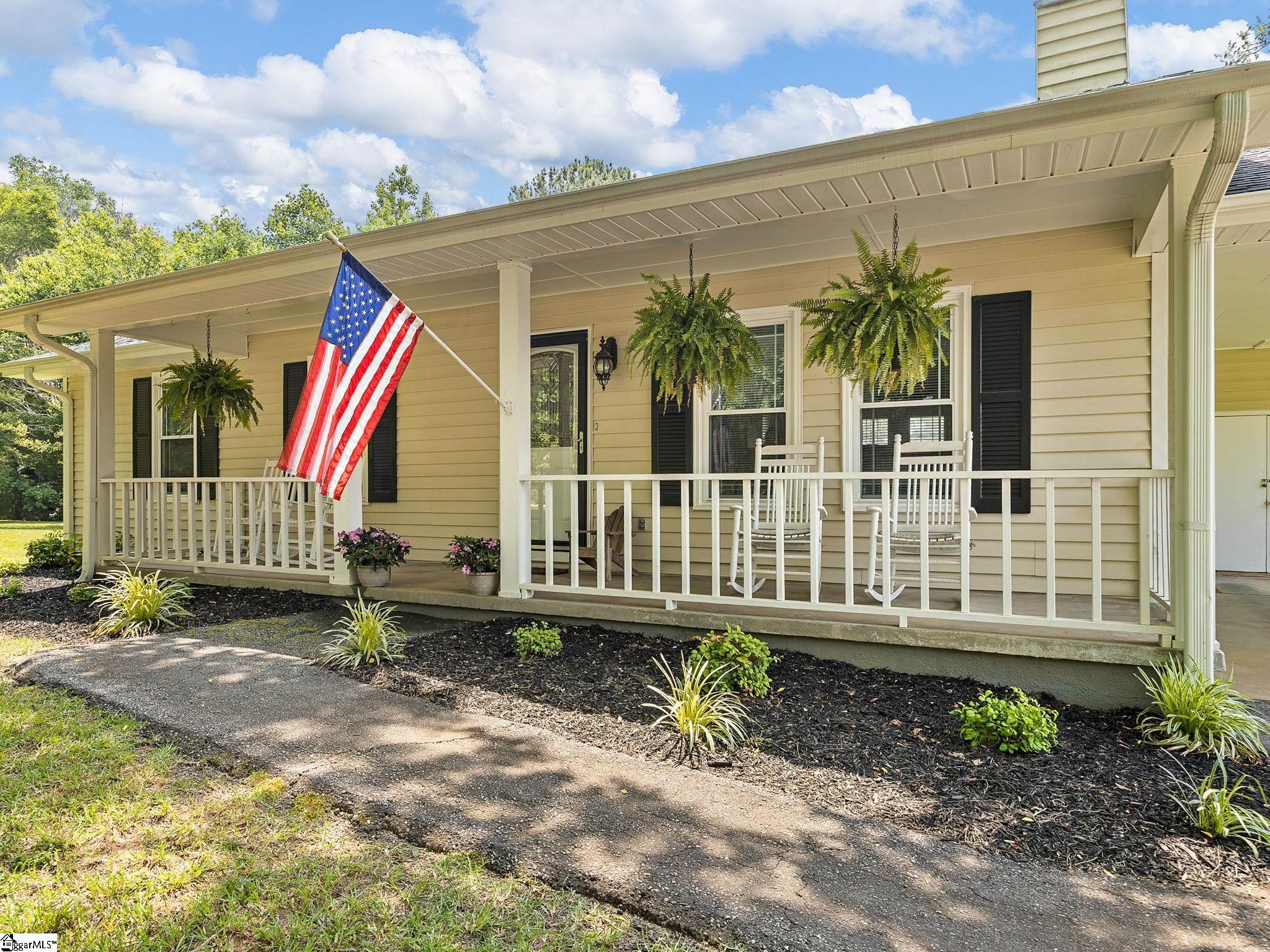 112 Henderson Road Greer, SC 29651 - Photo 4 of 33