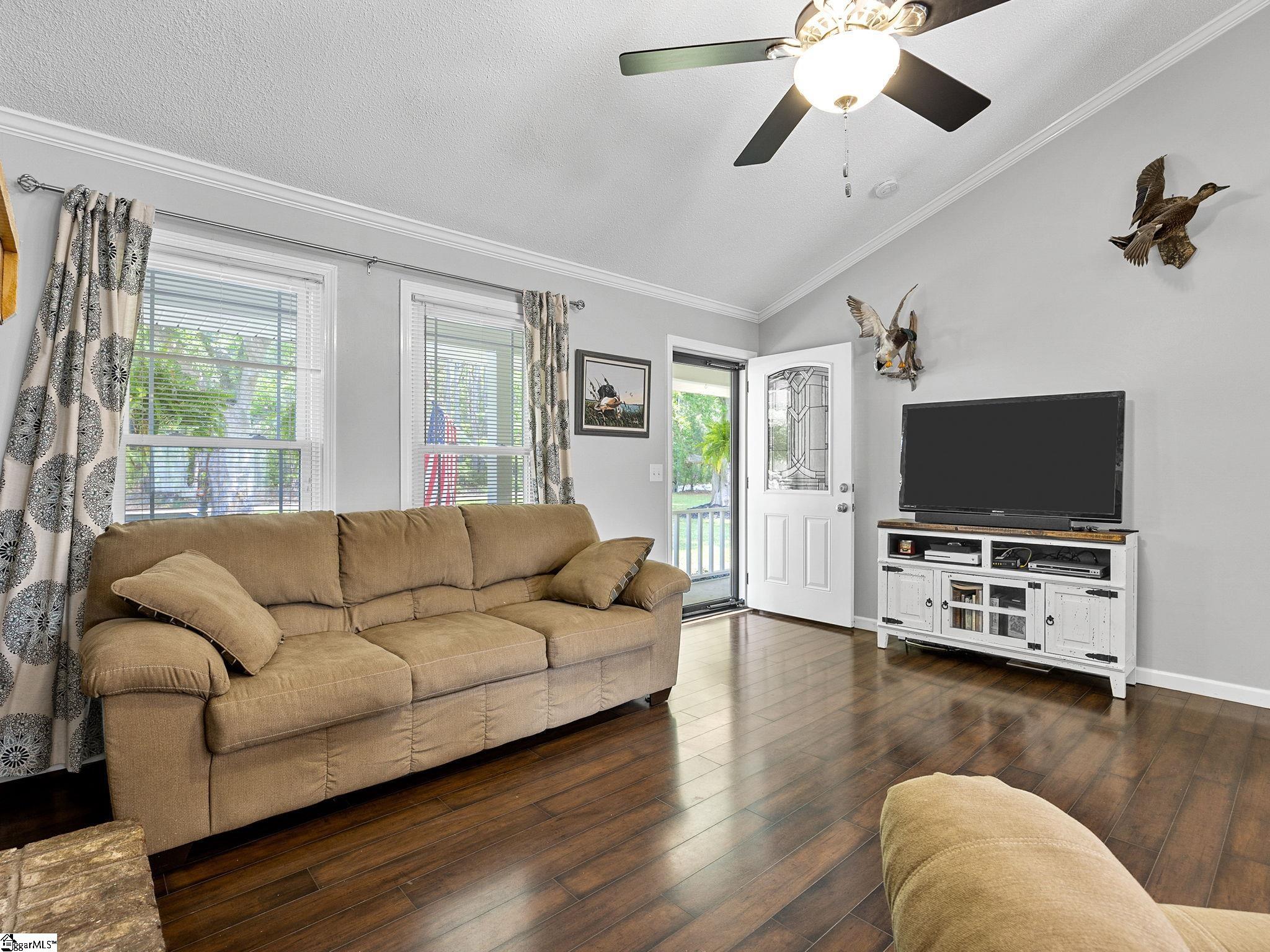 112 Henderson Road Greer, SC 29651 - Photo 8 of 33