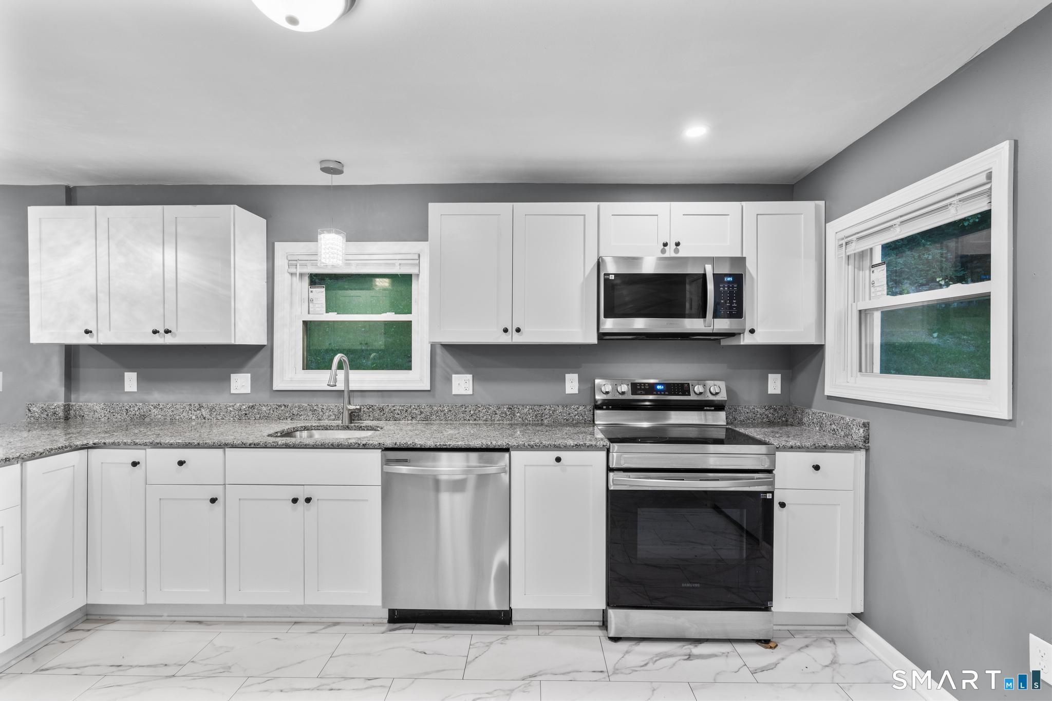 137 High Street Vernon, CT 06066 - Photo 3 of 37