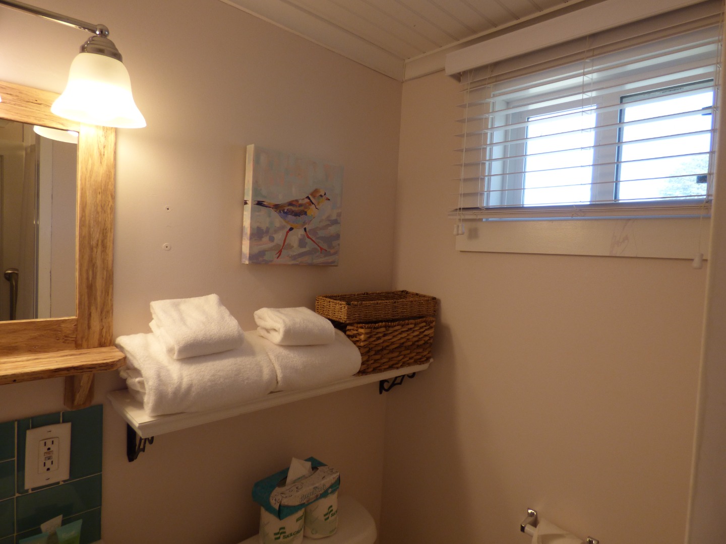 27 Island Inn Road, Unit D17 Oak Bluffs, MA 02557 - Photo 8 of 18 shower bath