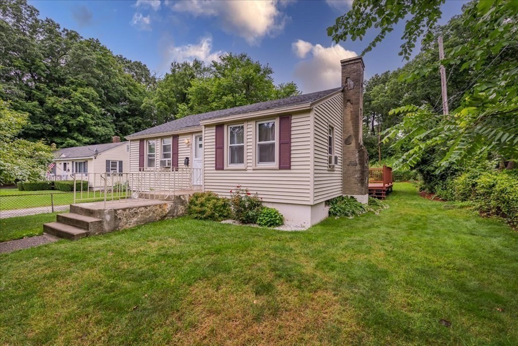 451 Sunderland Road Worcester, MA 01604 - Photo 3 of 27 Gallery Image 3