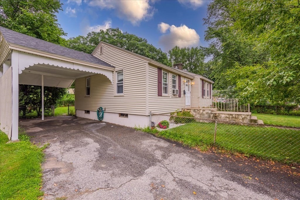 451 Sunderland Road Worcester, MA 01604 - Photo 4 of 27 Gallery Image 4