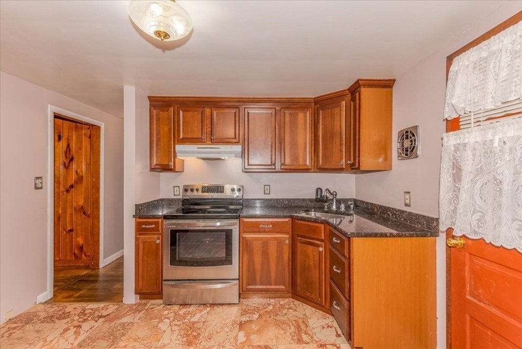 451 Sunderland Road Worcester, MA 01604 - Photo 5 of 27 Gallery Image 5