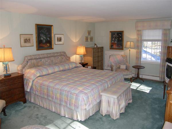 68 Nobscot Road Weston, MA 02493 - Photo 11 of 22 Gallery Image 11