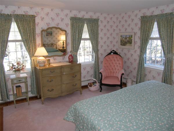 68 Nobscot Road Weston, MA 02493 - Photo 13 of 22 Gallery Image 13