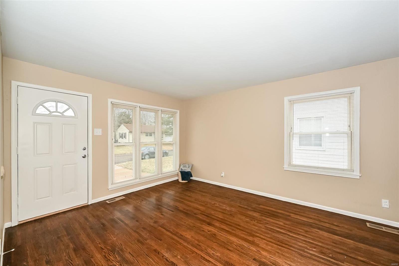 240 Presley Road St. Louis, MO 63137 - Photo 3 of 25