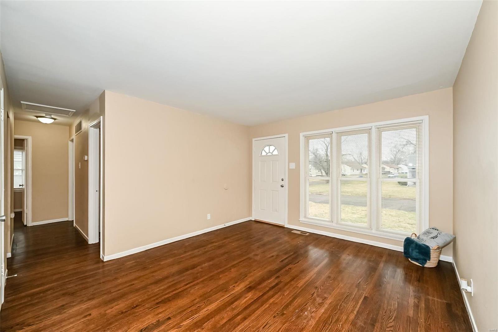 240 Presley Road St. Louis, MO 63137 - Photo 4 of 25
