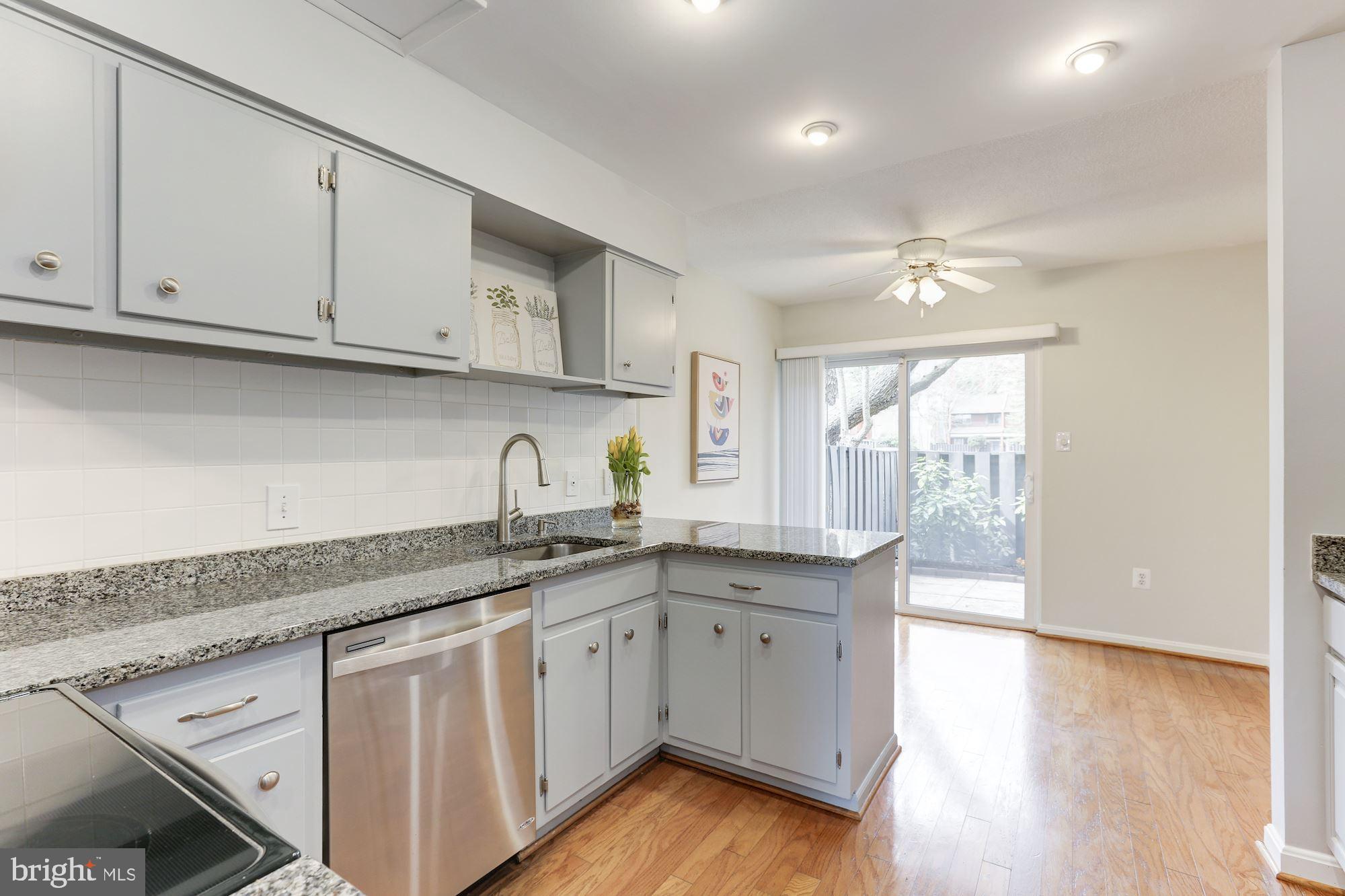 1383 Northgate Square Reston, VA 20190 - Photo 13 of 30 WHIRLPOOL STAINLESS STEEL APPLIANCES
