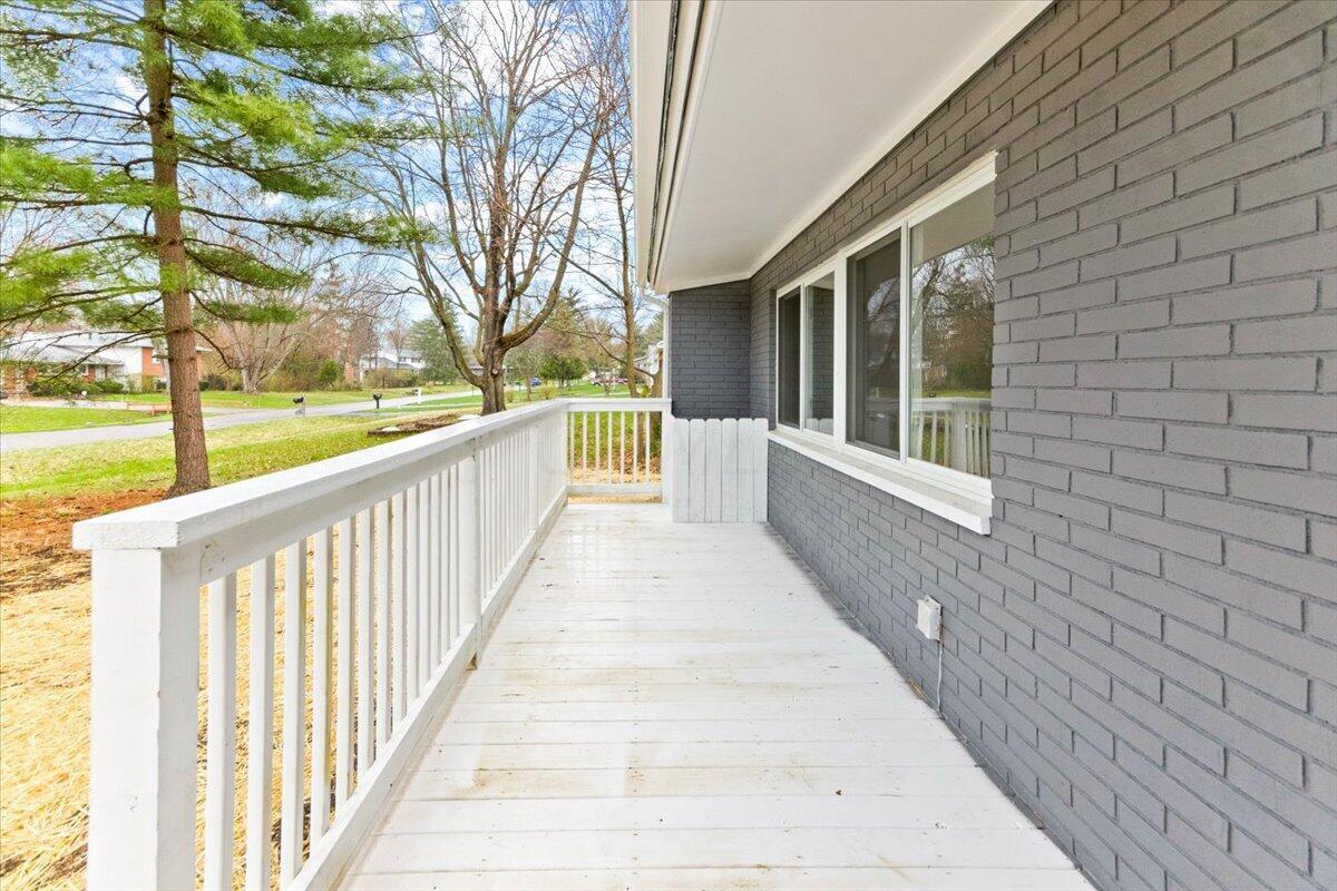 02-Exterior Front