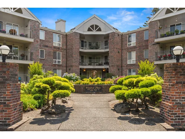 $369,000 | 15420 Northeast Knott Street, Unit 18, Portland, OR 97230