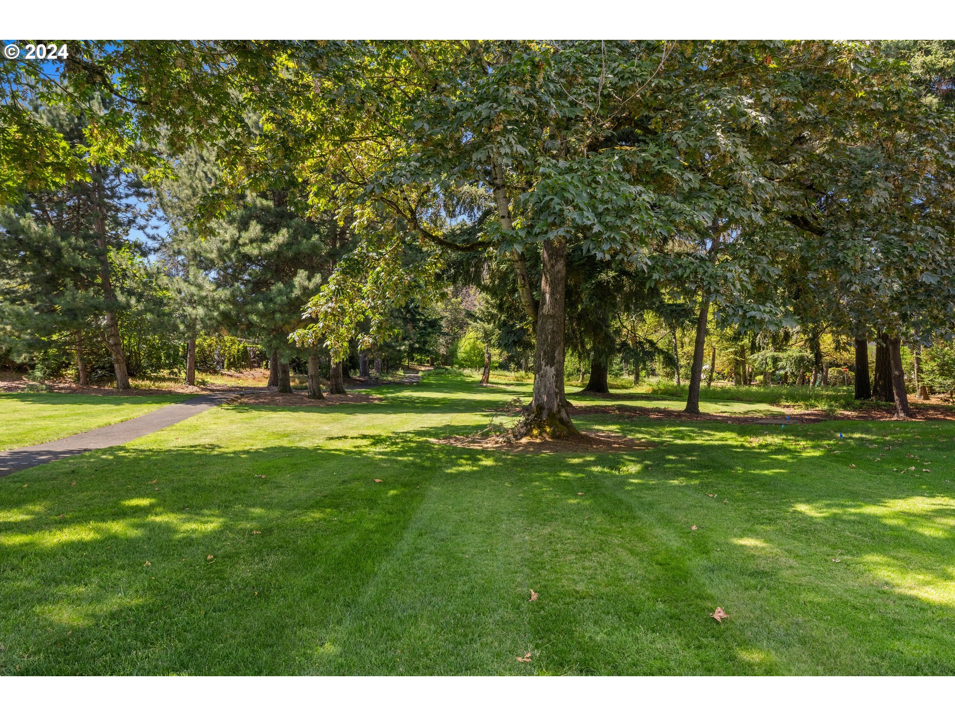 15420 Northeast Knott Street, Unit 18 Portland, OR 97230 - Photo 22 of 25