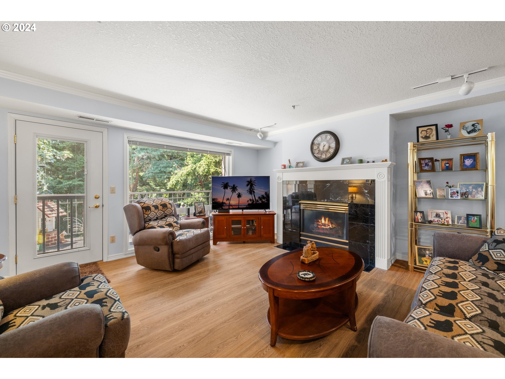 15420 Northeast Knott Street, Unit 18 Portland, OR 97230 - Photo 3 of 25 Living Room