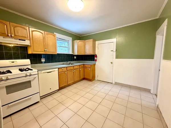 $2,600 | 8 Berkeley Street, Unit 1, Watertown, MA 02472