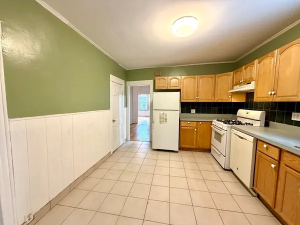 $2,600 | 8 Berkeley Street, Unit 1, Watertown, MA 02472