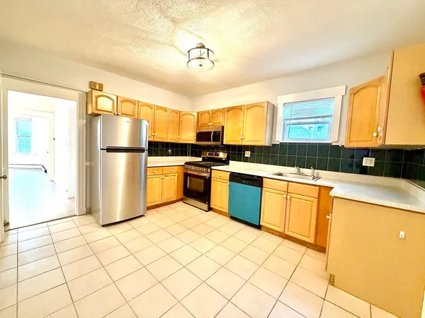 $2,700 | 8 Berkeley Street, Unit 1, Watertown, MA 02472