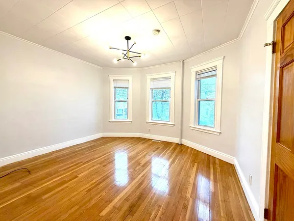 $2,700 | 8 Berkeley Street, Unit 1, Watertown, MA 02472