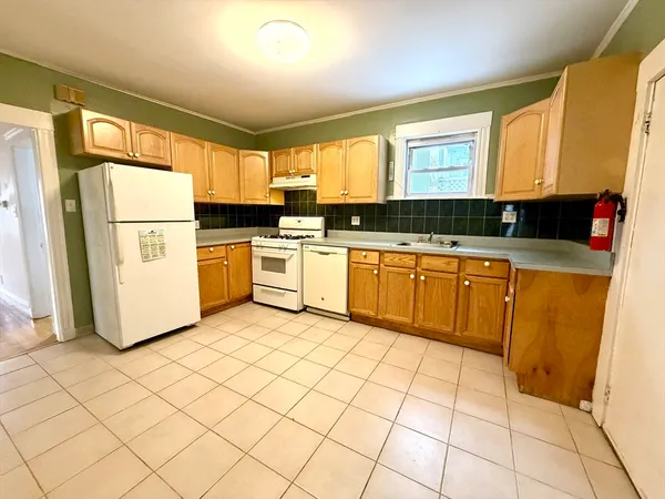 $2,600 | 8 Berkeley Street, Unit 1, Watertown, MA 02472