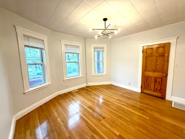 $2,700 | 8 Berkeley Street, Unit 1, Watertown, MA 02472