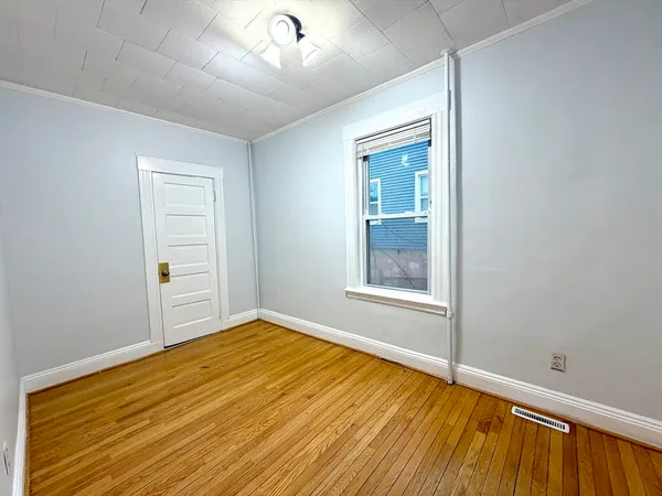 $2,700 | 8 Berkeley Street, Unit 1, Watertown, MA 02472