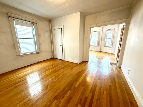 $2,600 | 8 Berkeley Street, Unit 1, Watertown, MA 02472