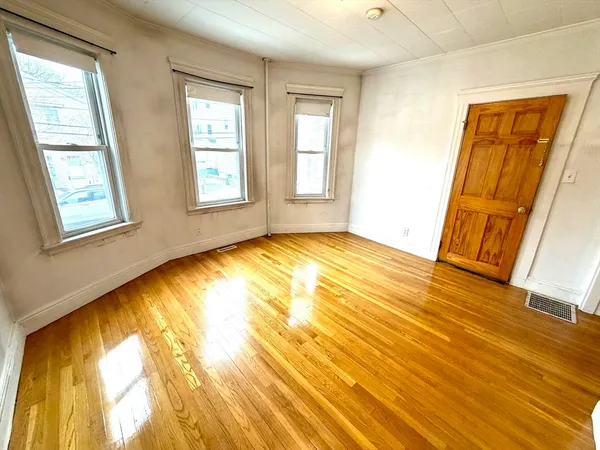 $2,600 | 8 Berkeley Street, Unit 1, Watertown, MA 02472