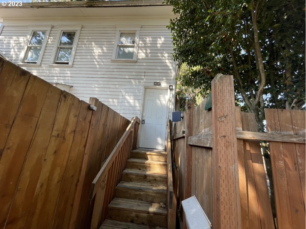 814 East 4th Street Newberg, OR 97132 - Photo 5 of 22