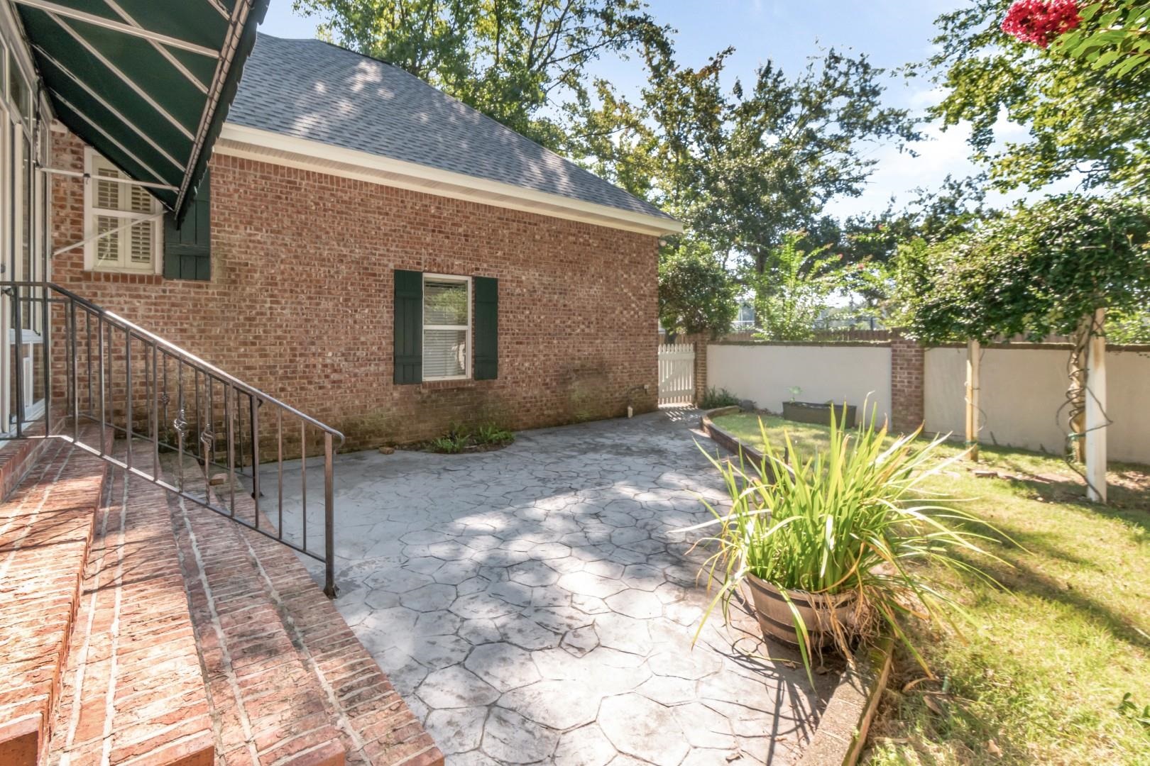 890 Randall Avenue Daphne, AL 36526 - Photo 29 of 47 Patio