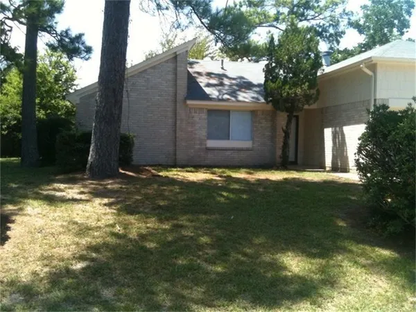 $2,300 | 12511 Riverbend Street, Mont Belvieu, TX 77523