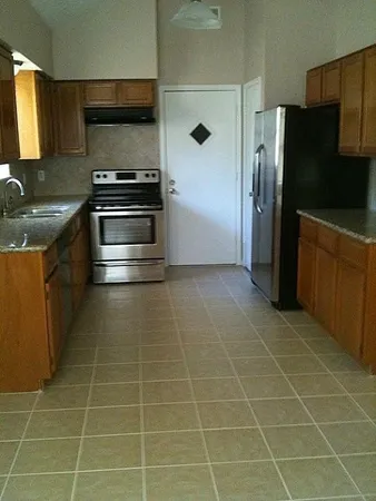 $2,300 | 12511 Riverbend Street, Mont Belvieu, TX 77523